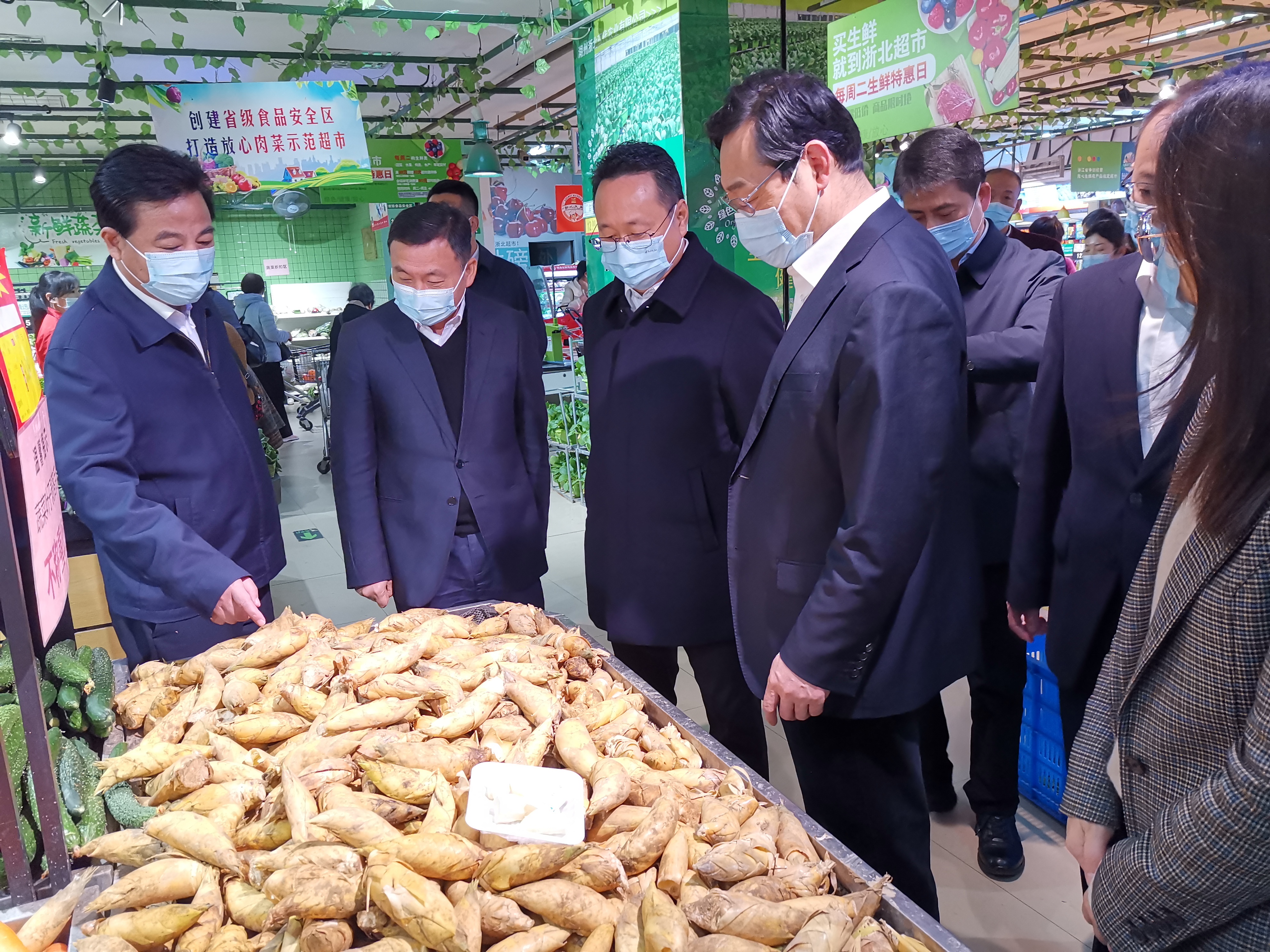 市委书记王纲到浙北大厦超市红旗路店检查疫情防控工作